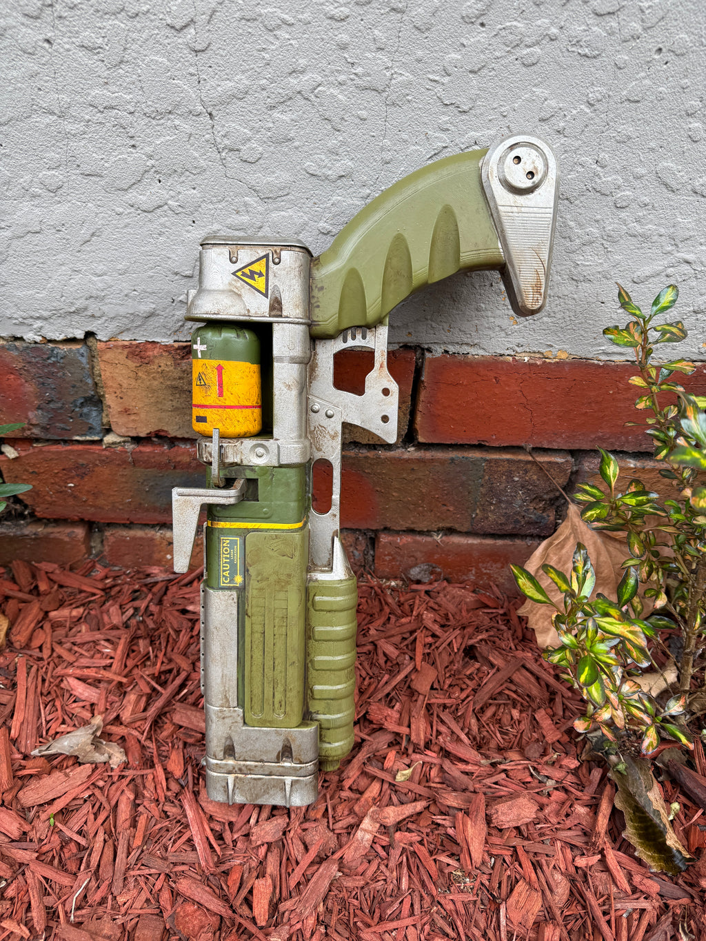 Fallout 4 AER9 Cosplay Display Prop - Non Functional