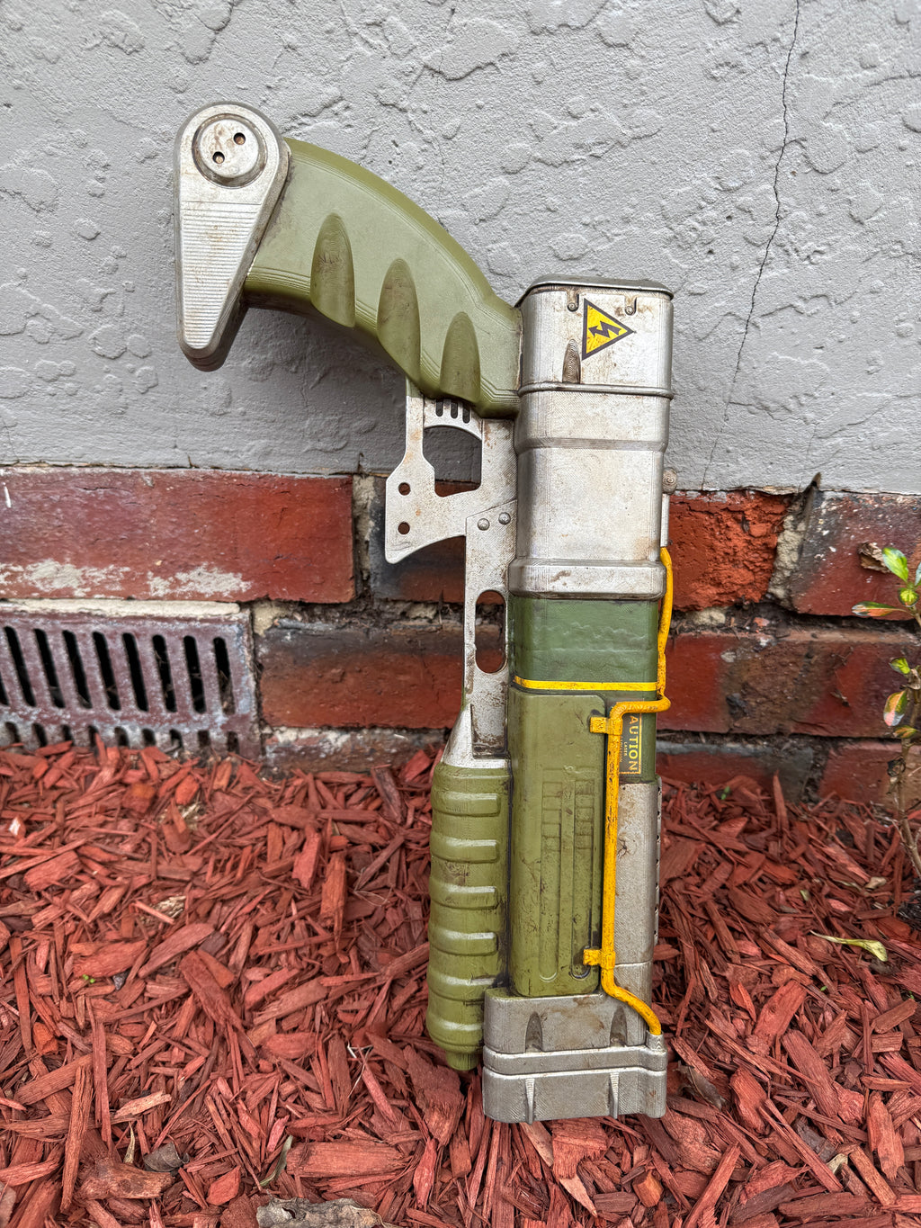 Fallout 4 AER9 Cosplay Display Prop - Non Functional