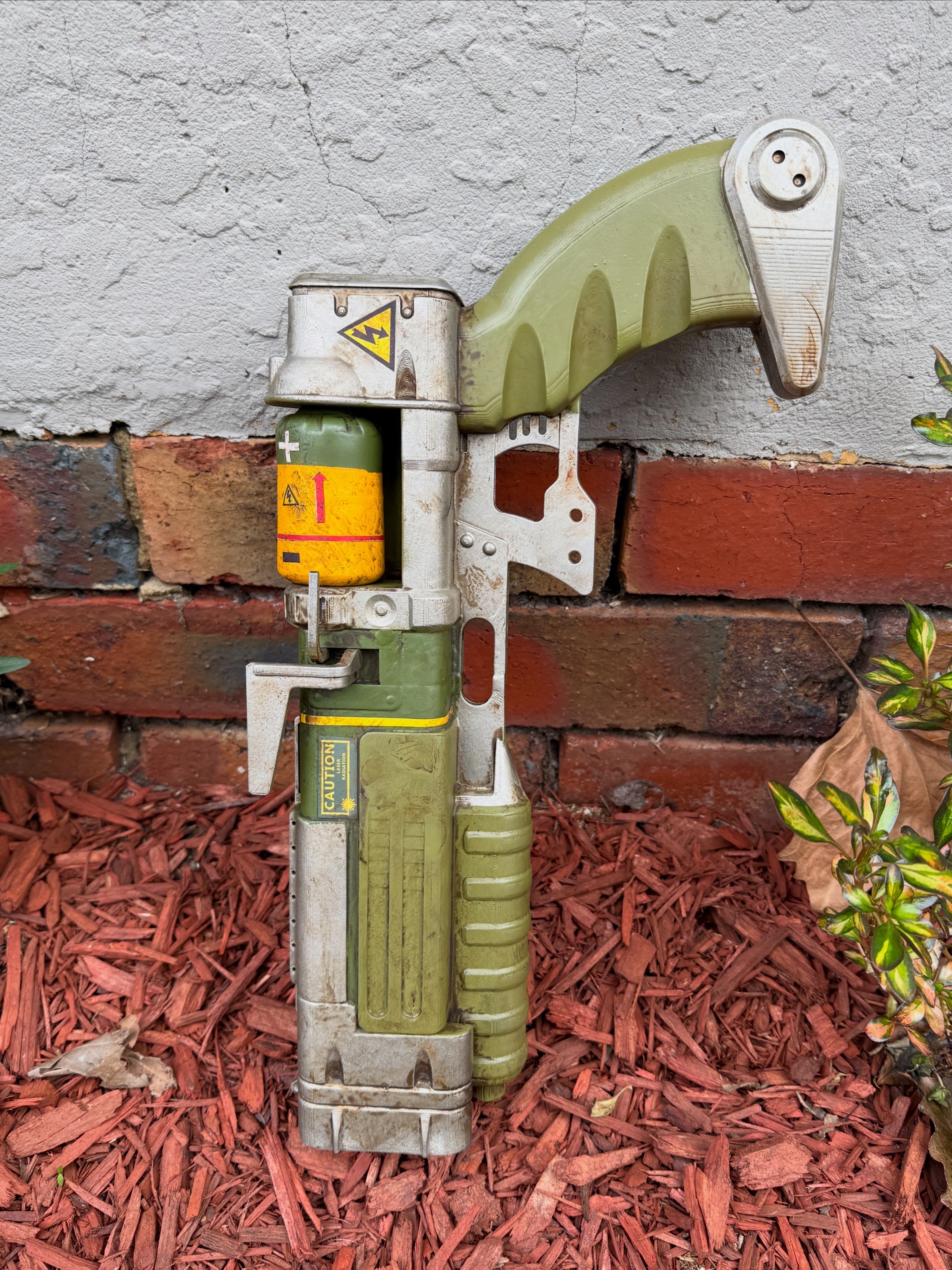 Fallout 4 AER9 Cosplay Display Prop - Non Functional