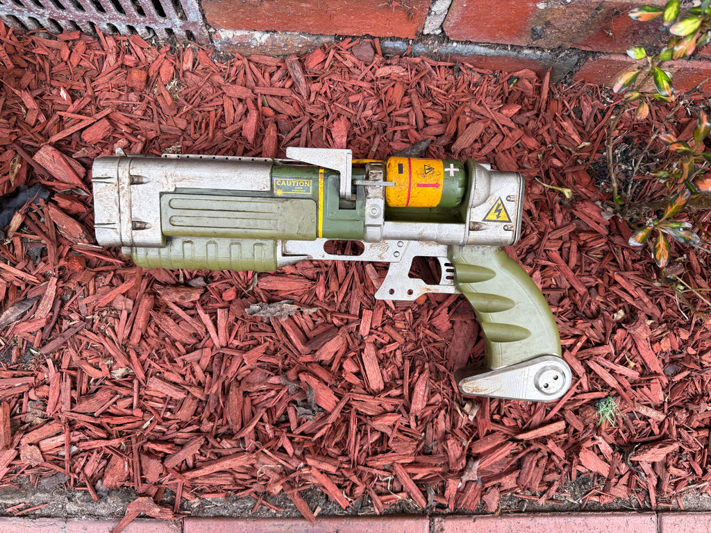 Fallout 4 AER9 Cosplay Display Prop - Non Functional