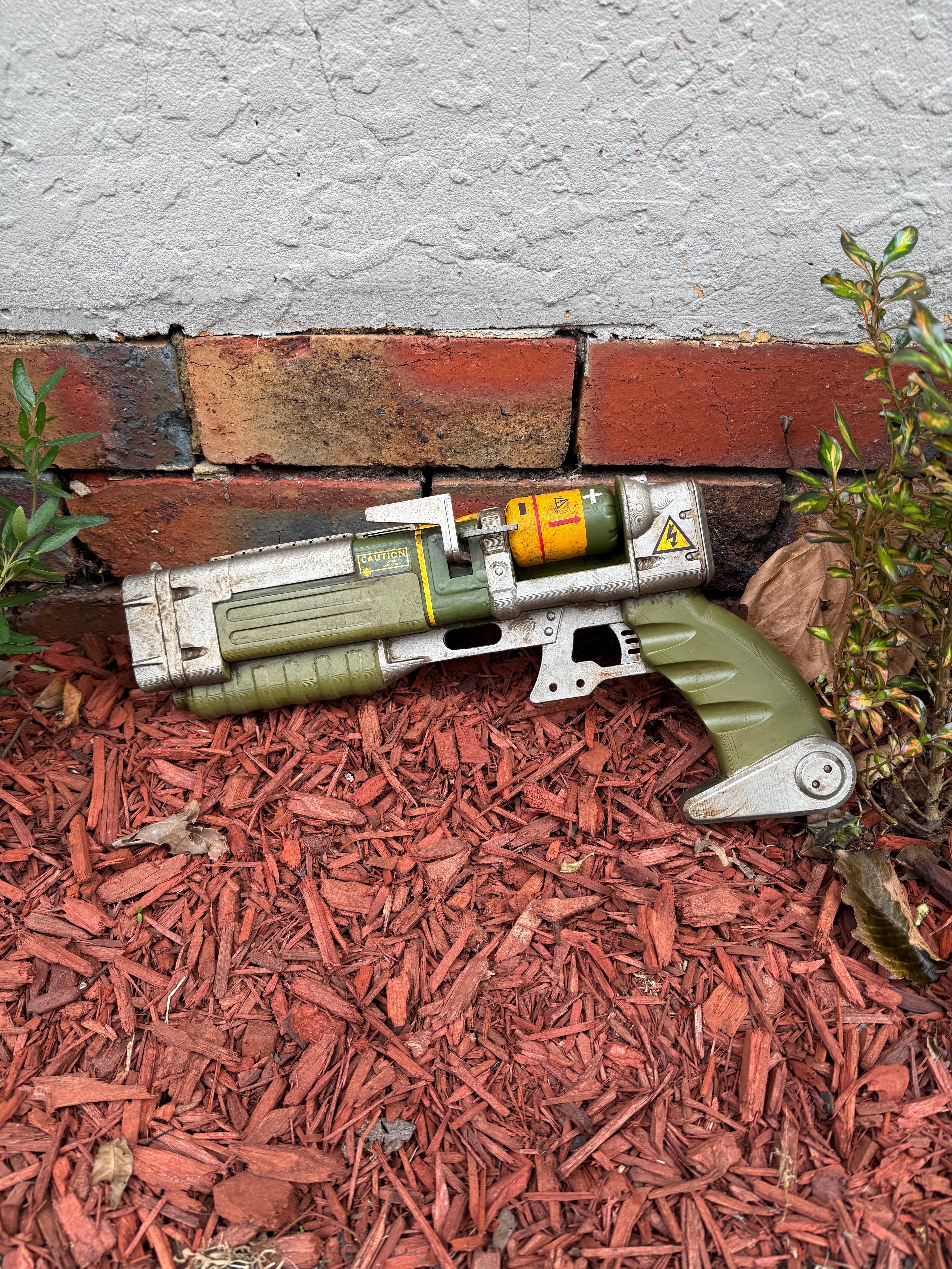 Fallout 4 AER9 Cosplay Display Prop - Non Functional