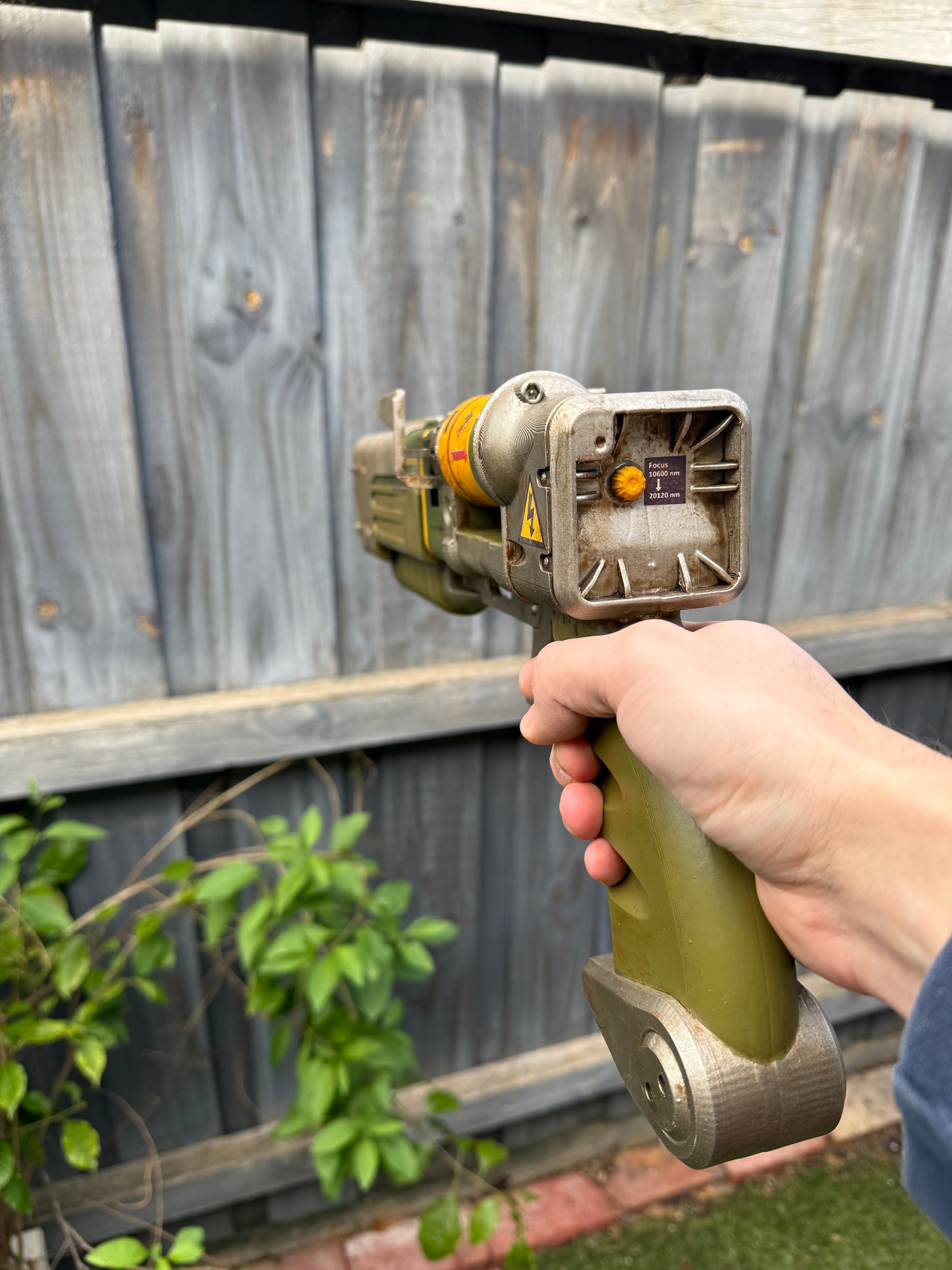 Fallout 4 AER9 Cosplay Display Prop - Non Functional