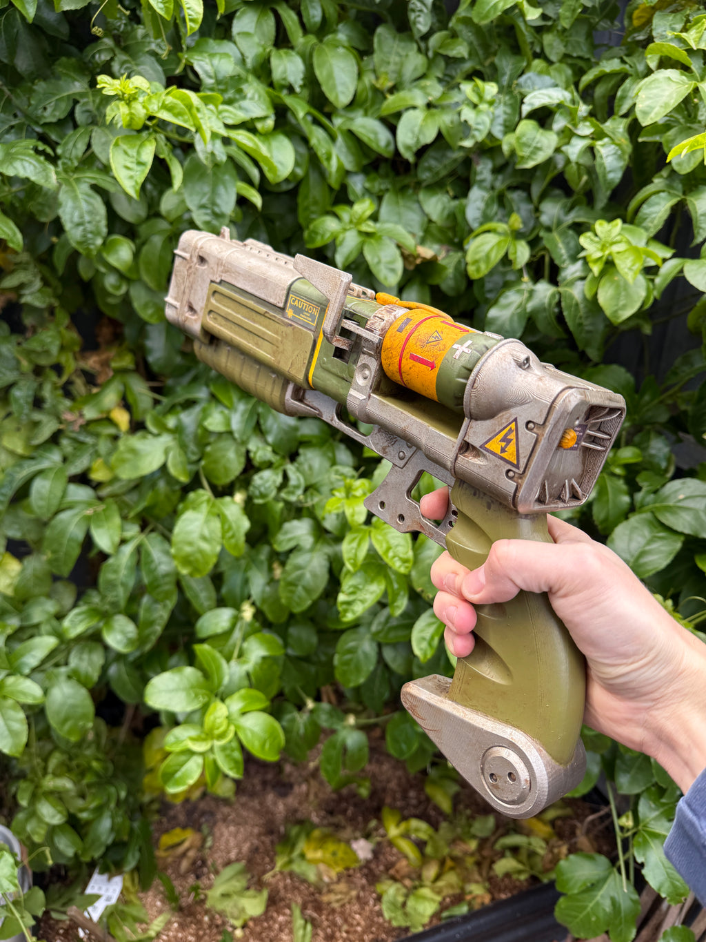 Fallout 4 AER9 Cosplay Display Prop - Non Functional
