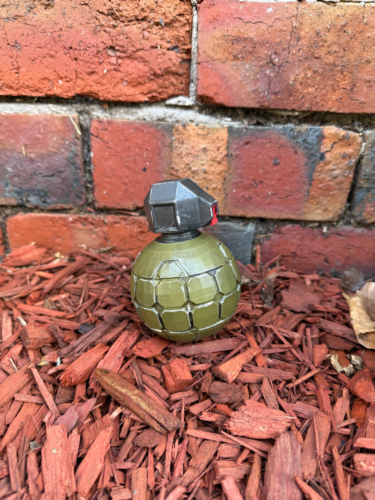 Halo 3 M9 Frag Cosplay Container - Display Prop Replica