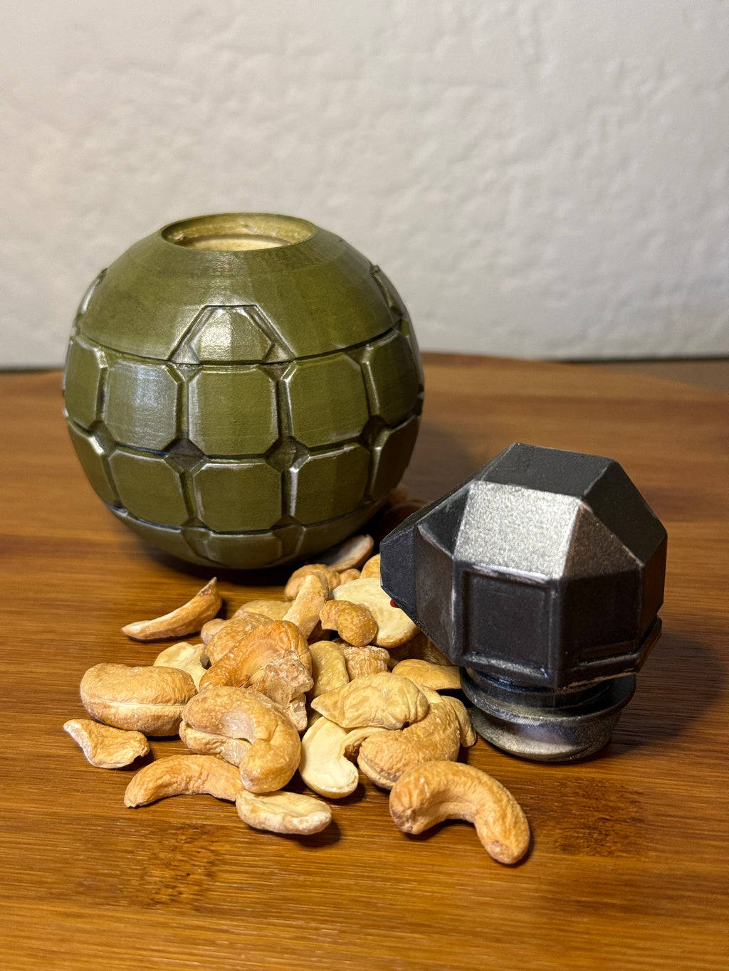 Halo 3 M9 Frag Cosplay Container - Display Prop Replica