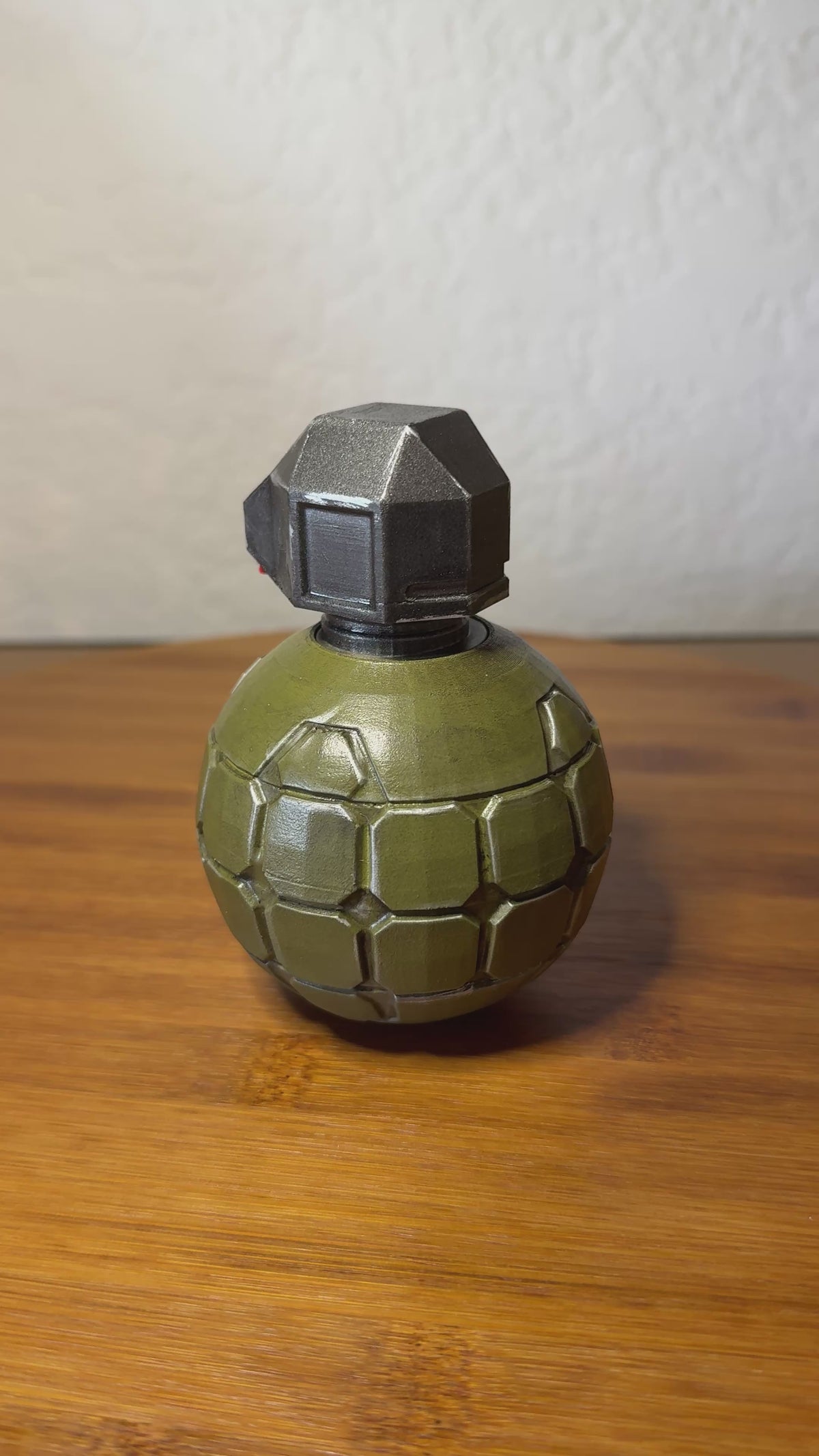 Halo 3 M9 Frag Cosplay Container - Display Prop Replica