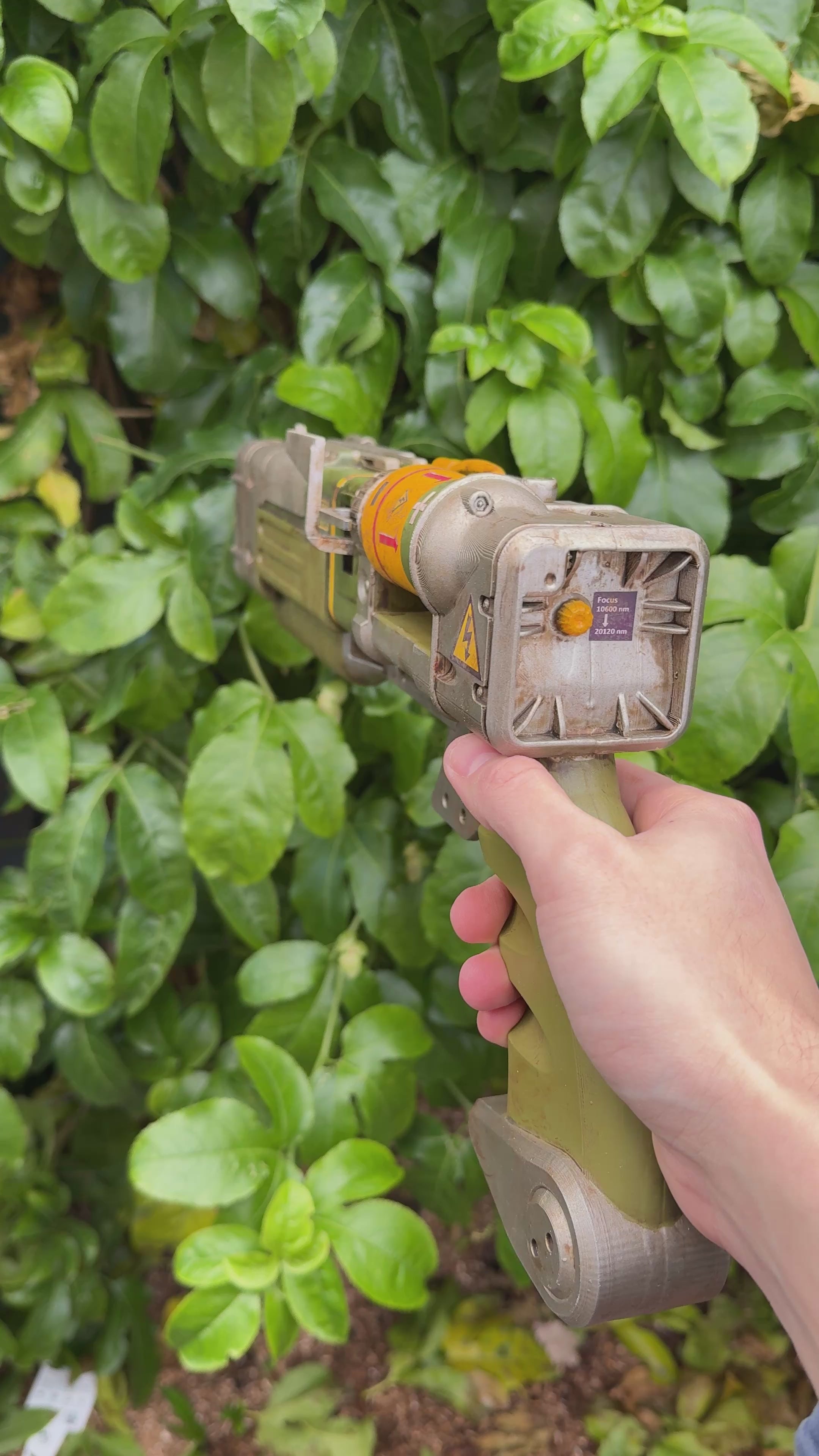 Fallout 4 AER9 Cosplay Display Prop - Non Functional